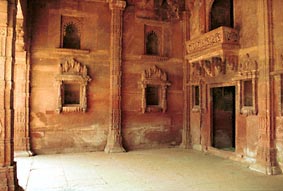 Een van de gebouwen van Fatehpur Sikri, waar heeft het spook zich verstopt?