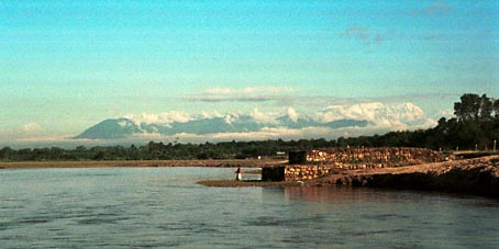 Sauraha, uitzicht 's ochtendsvroeg op de Himalaya