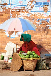 Basantapur Tole, meloenen verkopen in de hete zon!