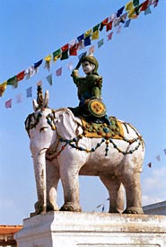 Beeld op de Bodhna Stupa