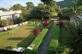 Ons hotel Pokhara Peace Home met onze was overal hangend en liggend!