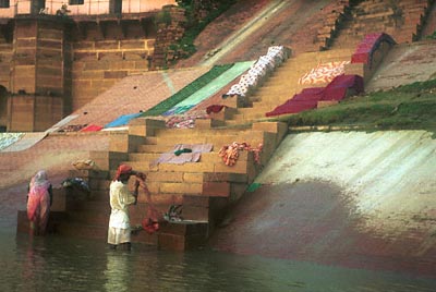The holy Ganges. Click here to take your boat!