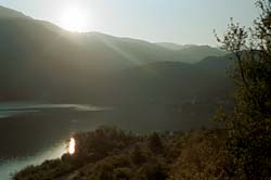 Lago di Scanno bij zonsopgang - klik om te vergroten
