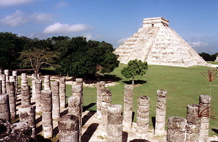 Het Castillo gezien vanaf de Groep van de 1000 Pilaren