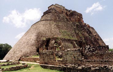 Piramide van de Tovenaar of: Huis van de Dwerg